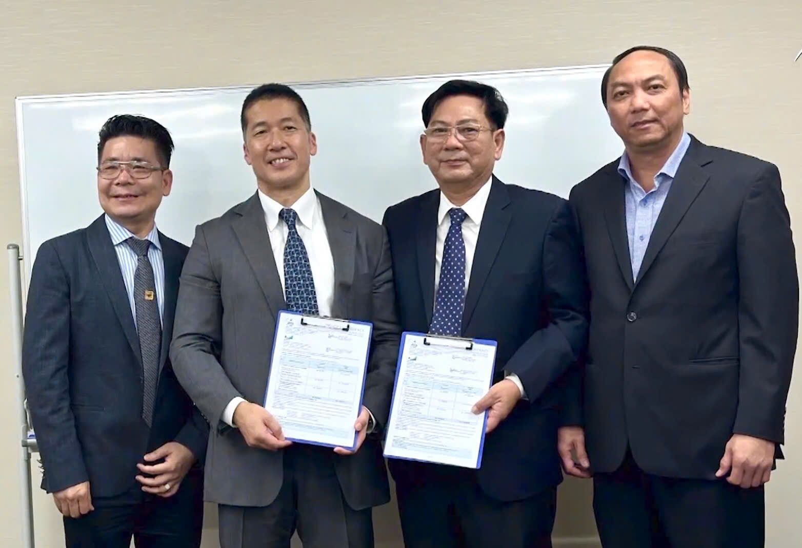 ACCOMPANYING THE WORKING DELEGATION OF KIEN GIANG PEOPLE'S COMMITTEE, KIEN HUNG JOINT STOCK COMPANY VN SIGNED PRINCIPAL CONTRACT WITH PARTNER IN JAPAN.